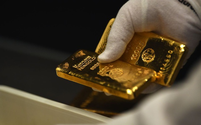 Giá vàng thế giới chạm mức cao kỷ lục - Ảnh 1.