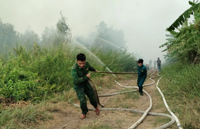 Cháy rừng tại Cà Mau, 40 ha bị thiêu rụi - Ảnh 2.