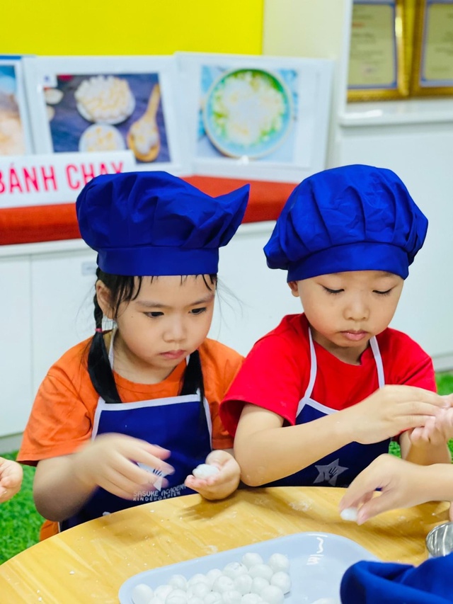 Trẻ mầm non thích thú làm bánh trôi dịp Tết Hàn Thực - Ảnh 8.