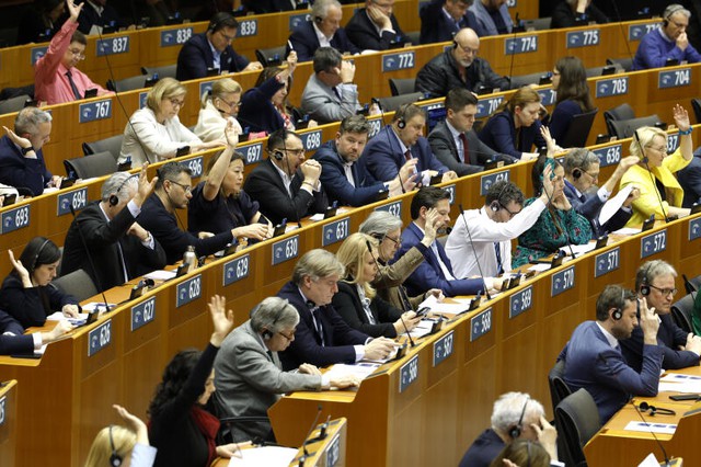 Nghị viện châu Âu thông qua Hiệp ước Di cư và Tị nạn - Ảnh 1.