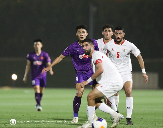 HLV Hoàng Anh Tuấn hài lòng về sự nỗ lực của U23 Việt Nam sau trận thử lửa với U23 Jordan - Ảnh 3.