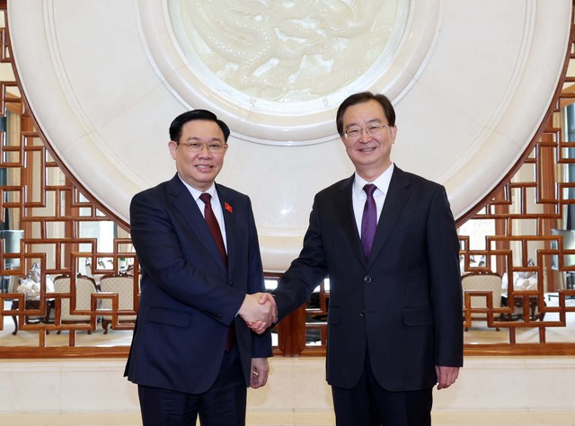 Chủ tịch Quốc hội Vương Đình Huệ tiếp Bí thư Tỉnh ủy Vân Nam (Trung Quốc) - Ảnh 1.