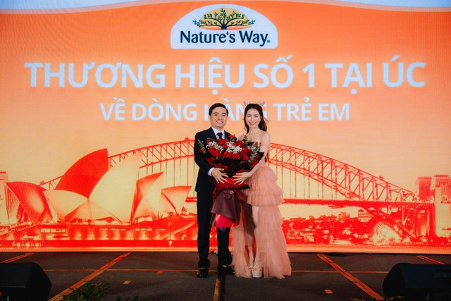 Hòa Minzy tham dự Lễ ký kết hợp tác phát triển toàn diện của Natures Way Úc và Megasun Group - Ảnh 1.