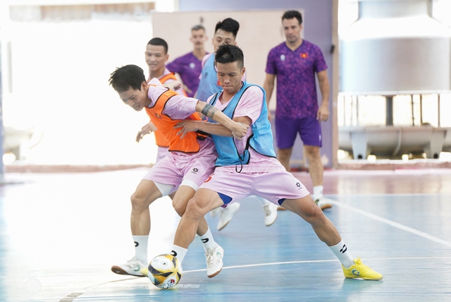 Đội tuyển futsal Việt Nam công bố danh sách chính thức 14 cầu thủ tham dự VCK futsal châu Á 2024 - Ảnh 3.