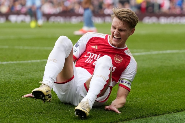 Arsenal đau đầu vì chấn thương của Martin Odegaard - Ảnh 1.