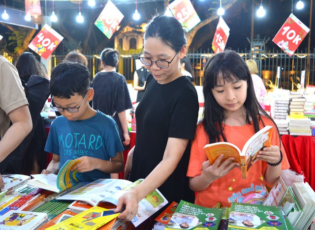Ngày Sách và Văn hóa đọc Việt Nam lần thứ ba 2024 chính thức khai mạc với nhiều hoạt động hấp dẫn - Ảnh 10.