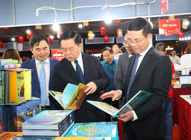 Ngày Sách và Văn hóa đọc Việt Nam lần thứ ba 2024 chính thức khai mạc với nhiều hoạt động hấp dẫn - Ảnh 8.