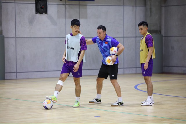 HLV Diego Giustozzi: Đội tuyển Futsal Việt Nam đã sẵn sàng  - Ảnh 2.