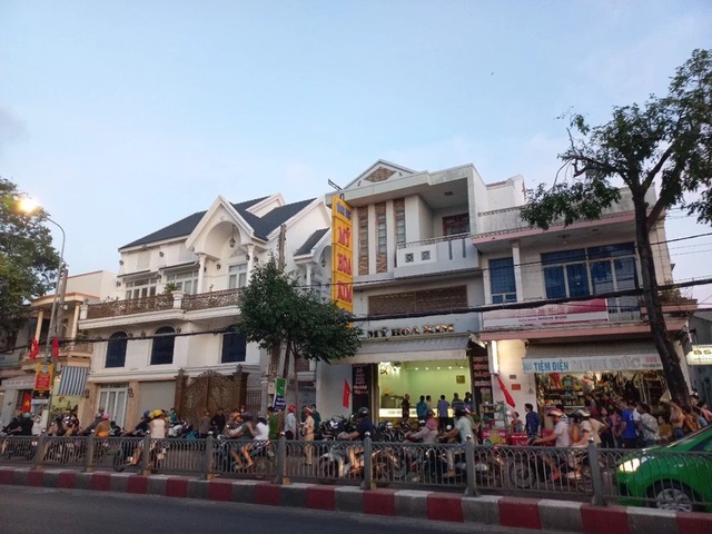 Bình Thuận: Truy bắt đối tượng xịt hơi cay cướp tiệm vàng - Ảnh 1.