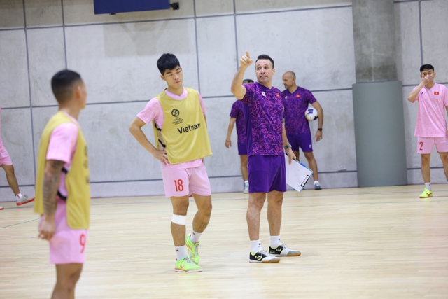 ĐT futsal Việt Nam tập hồi phục, hướng đến trận gặp futsal Trung Quốc  - Ảnh 2.