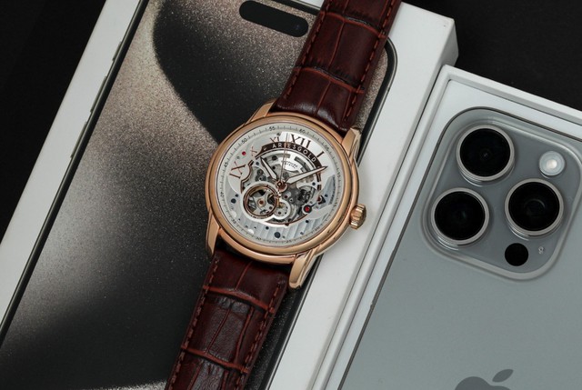 Dành tặng Iphone cho khách hàng và giảm đến 40% khi mua đồng hồ tại Đăng Quang Watch - Ảnh 2.