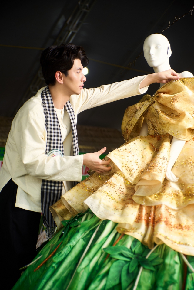Váy bánh xèo 3.000 mét vải ở Lễ hội Bánh dân gian Nam Bộ - Ảnh 3.