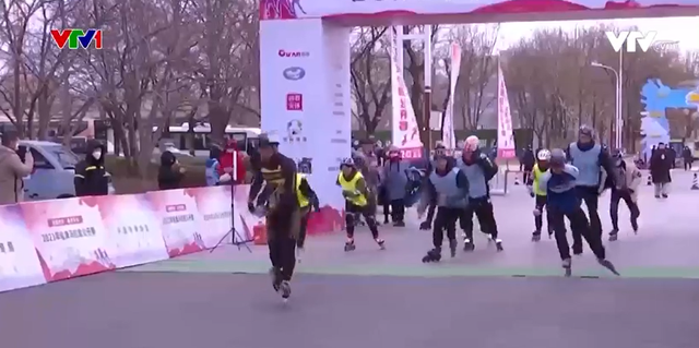 Độc đáo cuộc thi trượt Patin Marathon tại Trung Quốc - Ảnh 1.