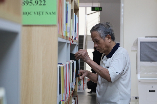 Thư viện Hà Nội: Không gian hiện đại thu hút bạn đọc - Ảnh 5.