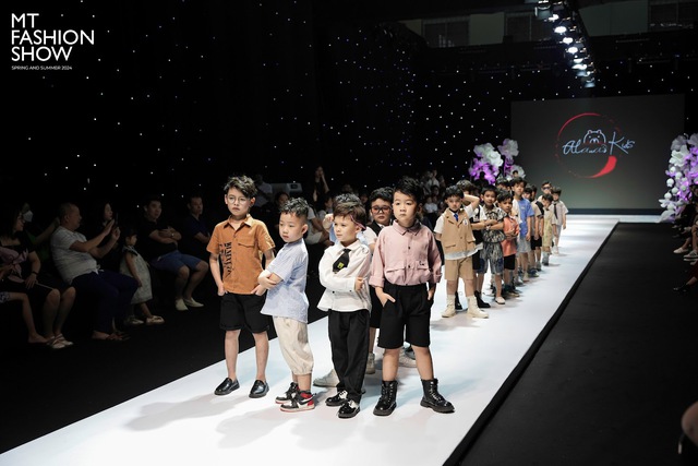 Ấn tượng sự đột phá đón đầu xu hướng thời trang Xuân hè của MT Fashion Show 2024 - Ảnh 3.