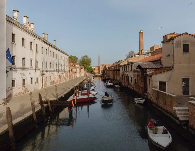 Vatican biến nhà tù thành siêu triển lãm Venice Biennale - Ảnh 1.