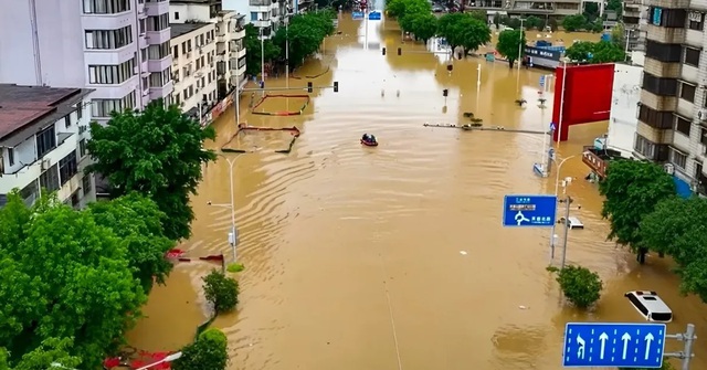 Lũ lụt nghiêm trọng ở tỉnh Quảng Đông (Trung Quốc) - Ảnh 2.