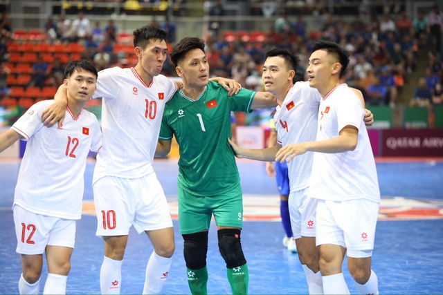 VCK Futsal châu Á 2024: ĐT futsal Việt Nam giành vé vào tứ kết - Ảnh 5.