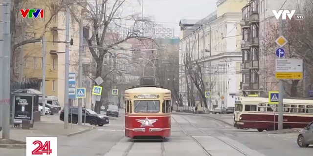 Diễu hành tàu điện lịch sử ở Moscow (Nga) - Ảnh 2.