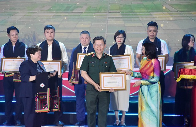 Khai mạc Lễ phát động Tháng nhân đạo cấp quốc gia năm 2024 tại tỉnh Điện Biên - Ảnh 7.
