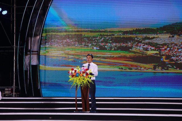Khai mạc Lễ hội Du lịch biển Hà Tĩnh năm 2024 - Ảnh 1.