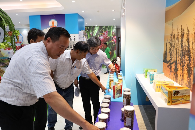 Mang sản phẩm đặc trưng tỉnh Bình Thuận đến gần hơn với người dân TP Hồ Chí Minh - Ảnh 1.