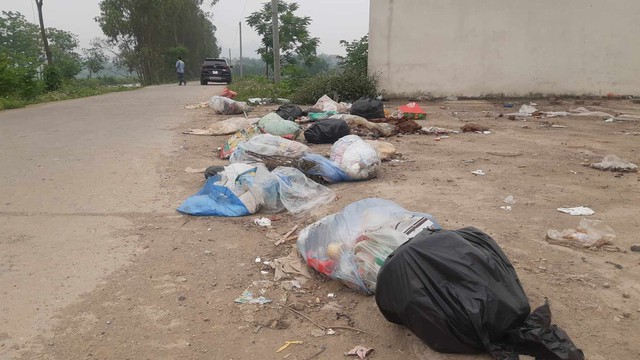 Hà Nội: Người dân bất an trước nguy cơ bị 2 bãi rác bủa vây gây ô nhiễm - Ảnh 2.