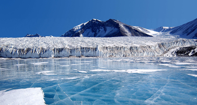Các nhà khoa học Trung Quốc phát hiện 46 hồ dưới băng ở Nam Cực - Ảnh 1.