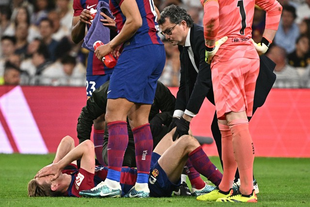 Vừa mới trở lại, ngôi sao của Barcelona lại tiếp tục gặp chấn thương - Ảnh 1.