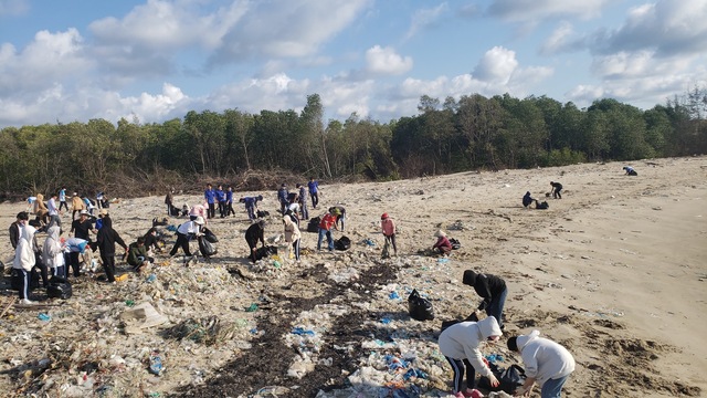 35 tấn rác được thu gom trong chiến dịch Earth Day Việt Nam 2024 - Ảnh 1.