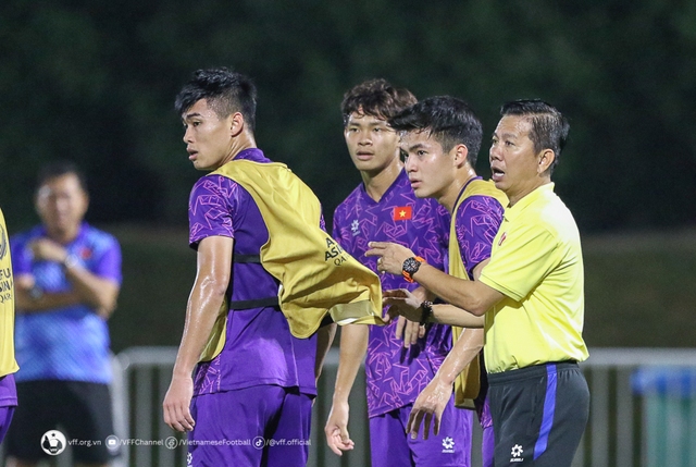 HLV Hoàng Anh Tuấn: U23 Việt Nam cần tính toán để có đội hình tốt nhất cho trận tứ kết - Ảnh 2.