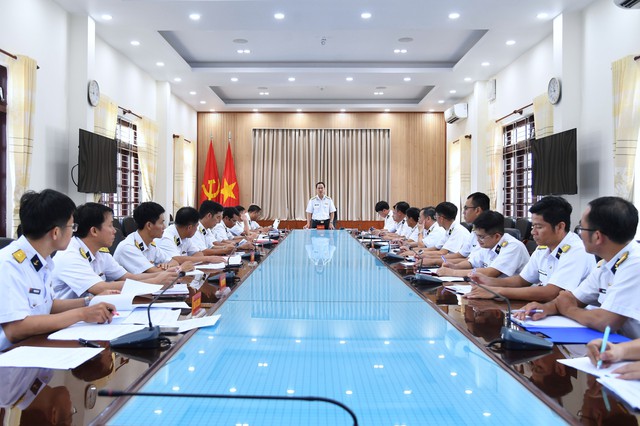Hải quân Việt Nam và Campuchia tăng cường quan hệ hữu nghị - Ảnh 2.