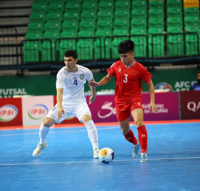 Tứ kết giải futsal châu Á 2024: ĐT Việt Nam thua đáng tiếc trước Uzbekistan - Ảnh 2.