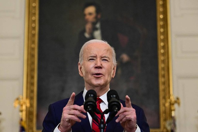 Tổng thống Joe Biden ký ban hành luật viện trợ gần 61 tỷ USD cho Ukraine - Ảnh 1.