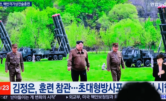 Nhà lãnh đạo Triều Tiên Kim Jong Un thị sát thử nghiệm hệ thống tên lửa mới - Ảnh 1.