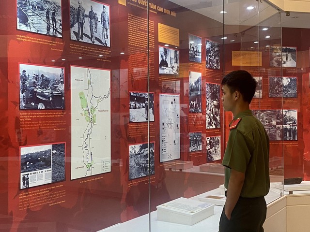 Khai mạc triển lãm Chiến thắng Điện Biên Phủ- Bản hùng ca bất diệt  - Ảnh 4.