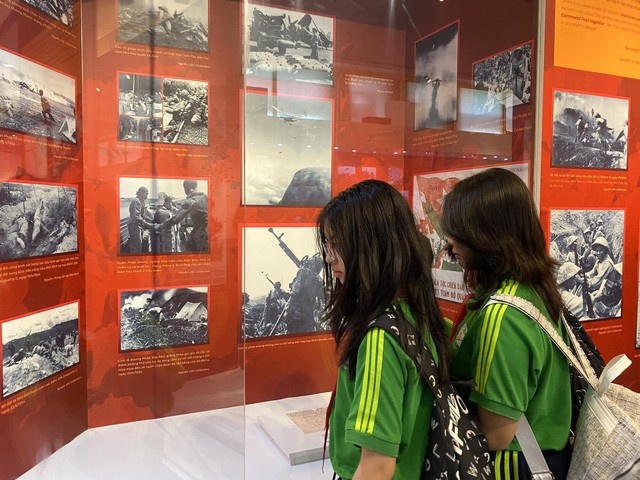 Khai mạc triển lãm Chiến thắng Điện Biên Phủ- Bản hùng ca bất diệt  - Ảnh 6.