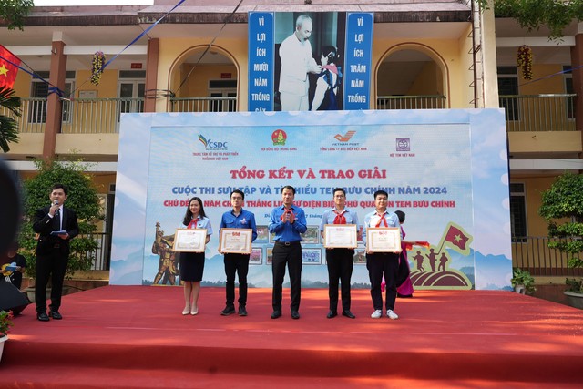 Trao giải cuộc thi 70 năm Chiến thắng lịch sử Điện Biên Phủ qua con tem bưu chính - Ảnh 3.