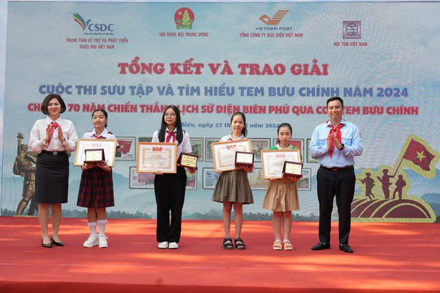 Trao giải cuộc thi 70 năm Chiến thắng lịch sử Điện Biên Phủ qua con tem bưu chính - Ảnh 2.