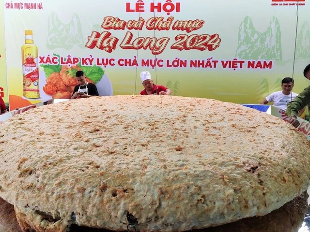 Xác nhận chiếc chả mực lớn nhất Việt Nam - Ảnh 1.