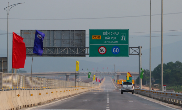 Thông xe cao tốc Diễn Châu - Bãi Vọt, Hà Nội đi Vinh còn hơn 3 tiếng - Ảnh 1.