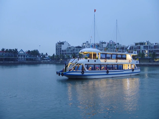 Quảng Ninh không cho phép tàu du lịch đón khách xem Carnaval Hạ Long 2024 trên biển - Ảnh 1.