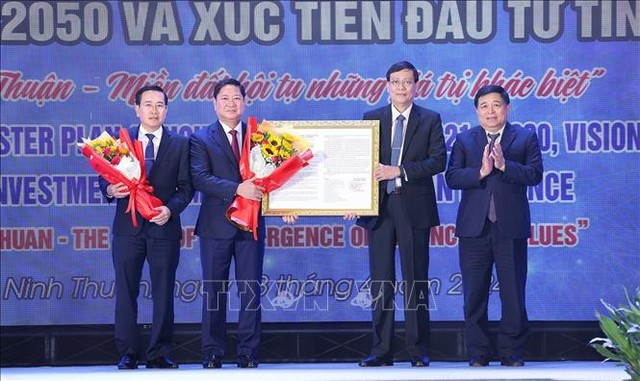 Thủ tướng Phạm Minh Chính dự Hội nghị công bố quy hoạch và xúc tiến đầu tư tỉnh Ninh Thuận - Ảnh 3.
