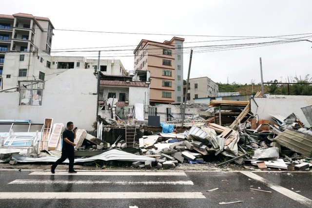 Những hình ảnh về thiệt hại do trận lốc xoáy kinh hoàng quét qua Quảng Châu (Trung Quốc) - Ảnh 8.