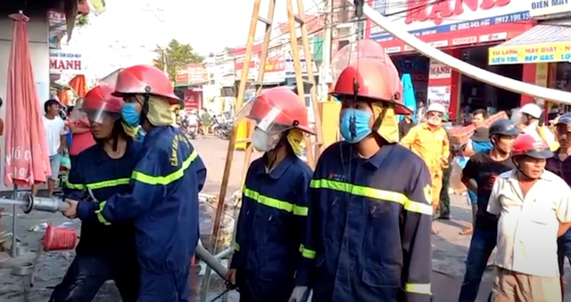 Quảng Nam: Kịp thời dập tắt đám cháy ở cửa hàng linh kiện điện tử - Ảnh 1.