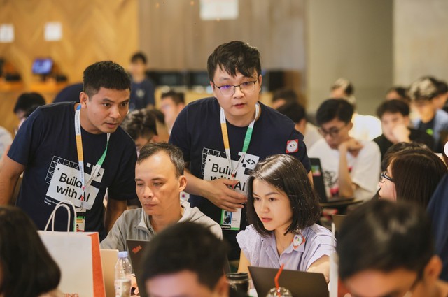 Build with AI: Trải nghiệm trực tiếp công nghệ Generative AI tại TP Hồ Chí Minh - Ảnh 4.
