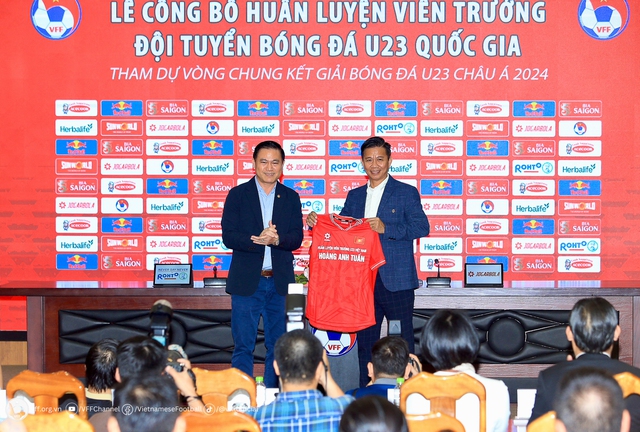 LĐBĐVN tổ chức lễ ký kết và công bố HLV trưởng ĐT U23 Việt Nam tham dự VCK U23 châu Á 2024 - Ảnh 2.