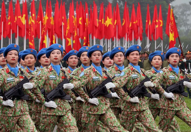 Bộ Quốc phòng, Bộ Công an kiểm tra hợp luyện diễu binh, diễu hành kỷ niệm Chiến thắng Điện Biên Phủ - Ảnh 2.