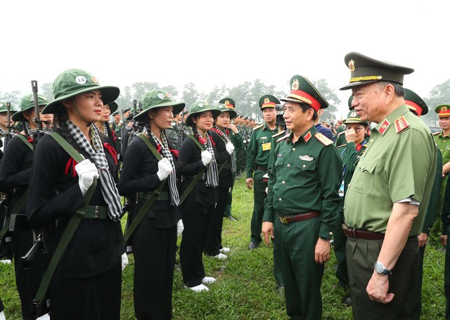 Bộ Quốc phòng, Bộ Công an kiểm tra hợp luyện diễu binh, diễu hành kỷ niệm Chiến thắng Điện Biên Phủ - Ảnh 1.