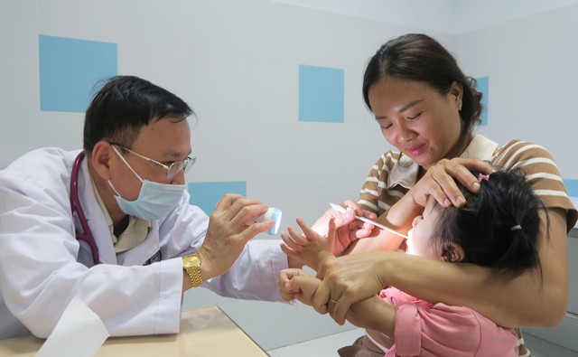 TP. Hồ Chí Minh: Gia tăng người già, trẻ nhỏ mắc bệnh vì nắng nóng kéo dài - Ảnh 1.